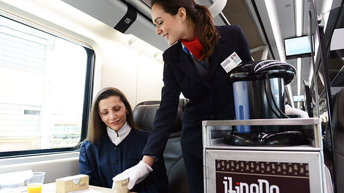 Hostess e Steward a bordo treno